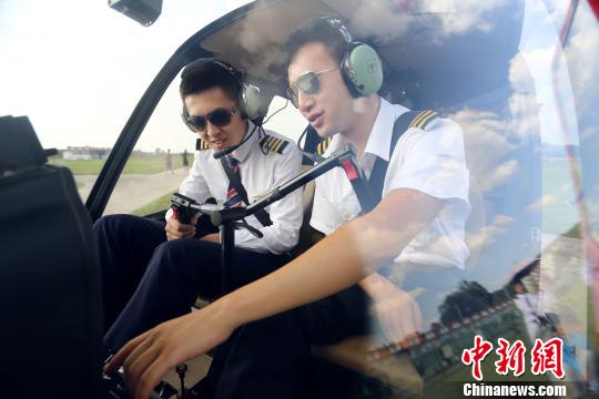 四川一高校開設(shè)直升機駕駛專業(yè)未來年薪可達(dá)60萬