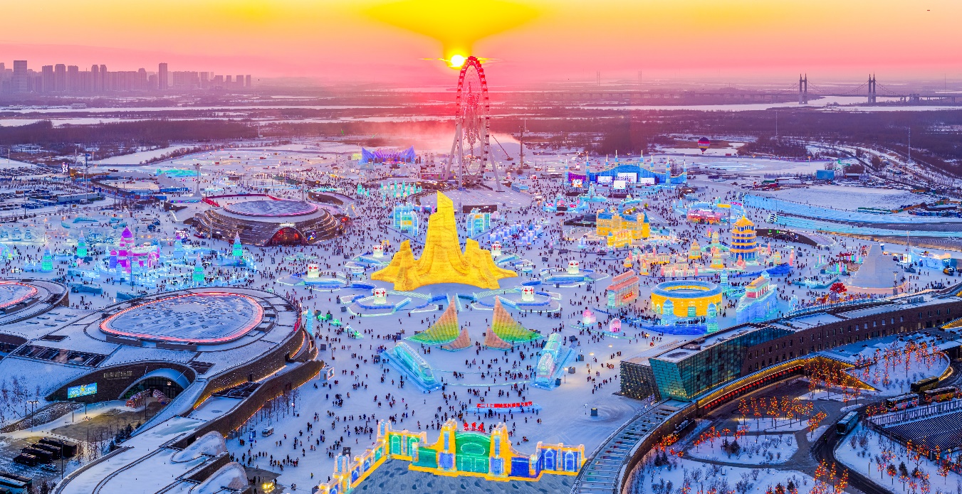 哈爾濱冰雪大世界迎來“開門紅”。人民網(wǎng)記者 蘇靖剛攝