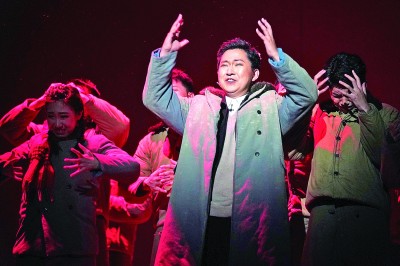 清華大學(xué)原創(chuàng)話劇《馬蘭花開(kāi)》在港演出。新華社發(fā)