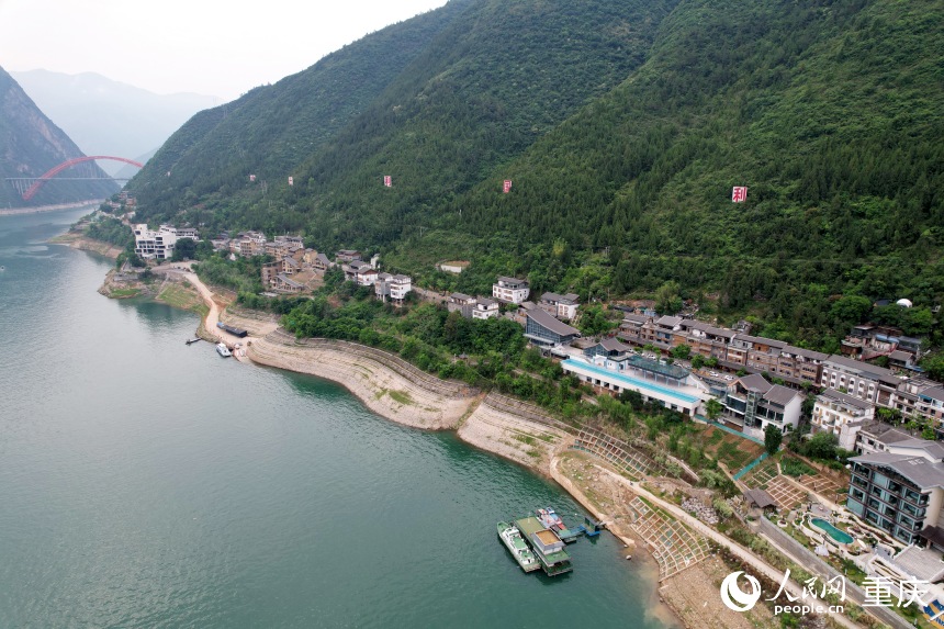 三峽里·竹枝村全長(zhǎng)2.5公里，如一條絲帶分布于長(zhǎng)江沿線。人民網(wǎng)記者 劉政寧攝